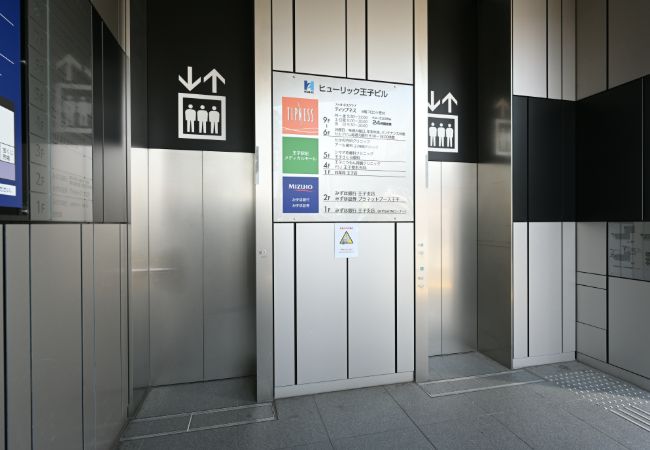 エレベーターで5階までお越しください